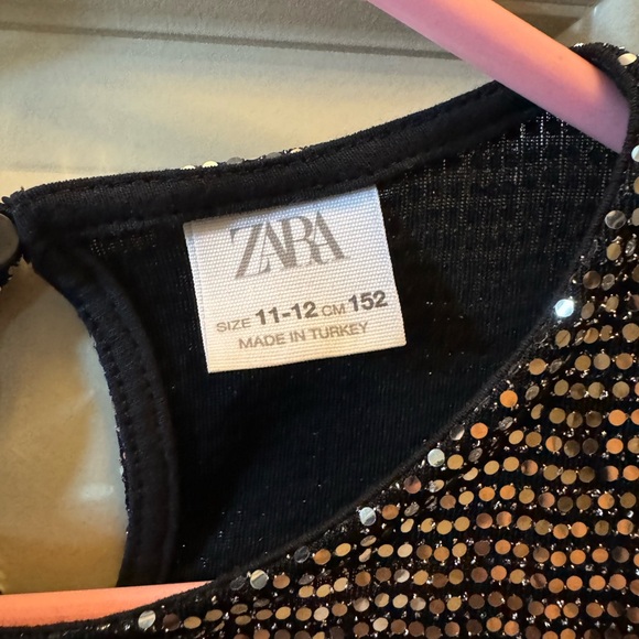 Really fun party dress! Excellent shape, only worn a couple times - Picture 2 of 2